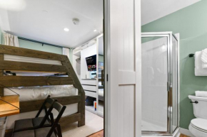 Cozy Resort Suite in Breckenridge with Free Parking, Hot Tubs, Sauna & Gym Breckenridge